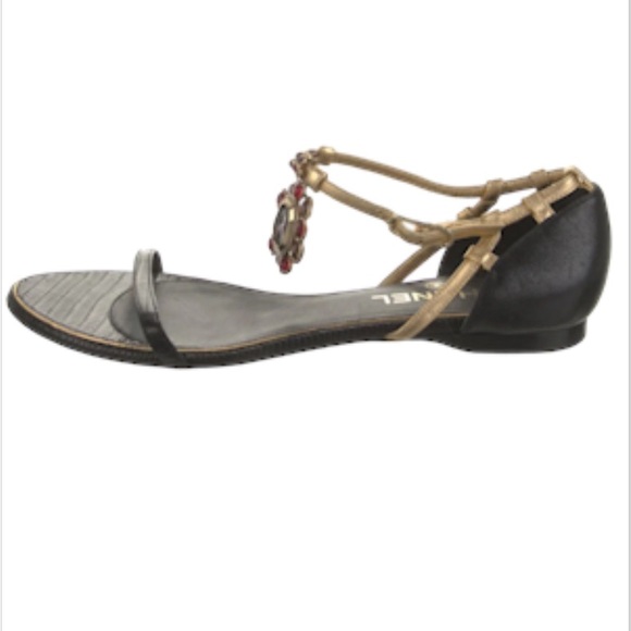 CHANEL
Leather Colorblock Pattern Sandals with Gripoix cabs decorations - Picture 5 of 9